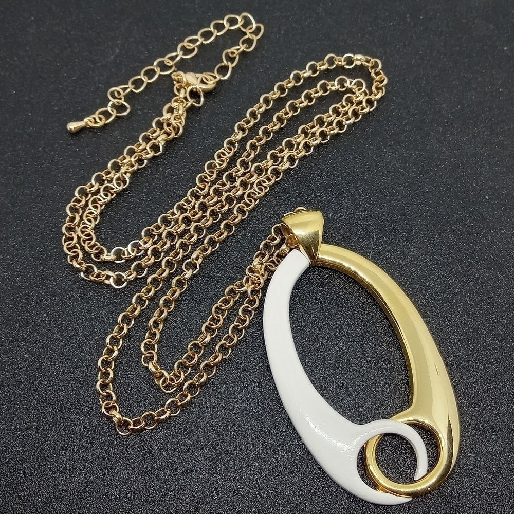 👍 5 for $20 vintage Biagi white & gold tone pendant long chain necklace